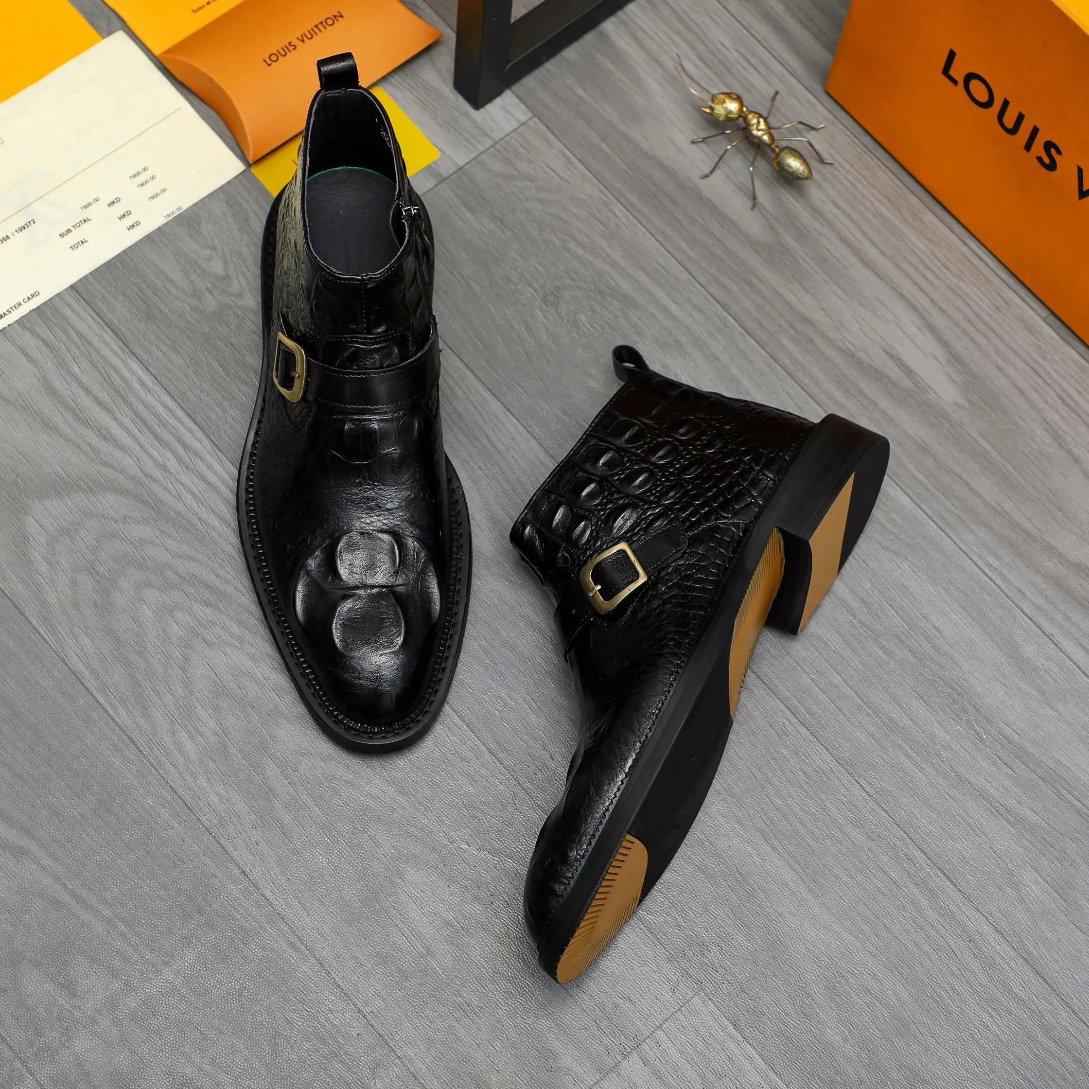 Men's shoes 💰p620 Product trademark: LV "Louis Vuitton" high-top business leather shoes Regular size: 37-46 (37.46 custom-made, non-returnable) Product materials: Selected crocodile pattern cowhide upper, pigskin lining, rubber outsole